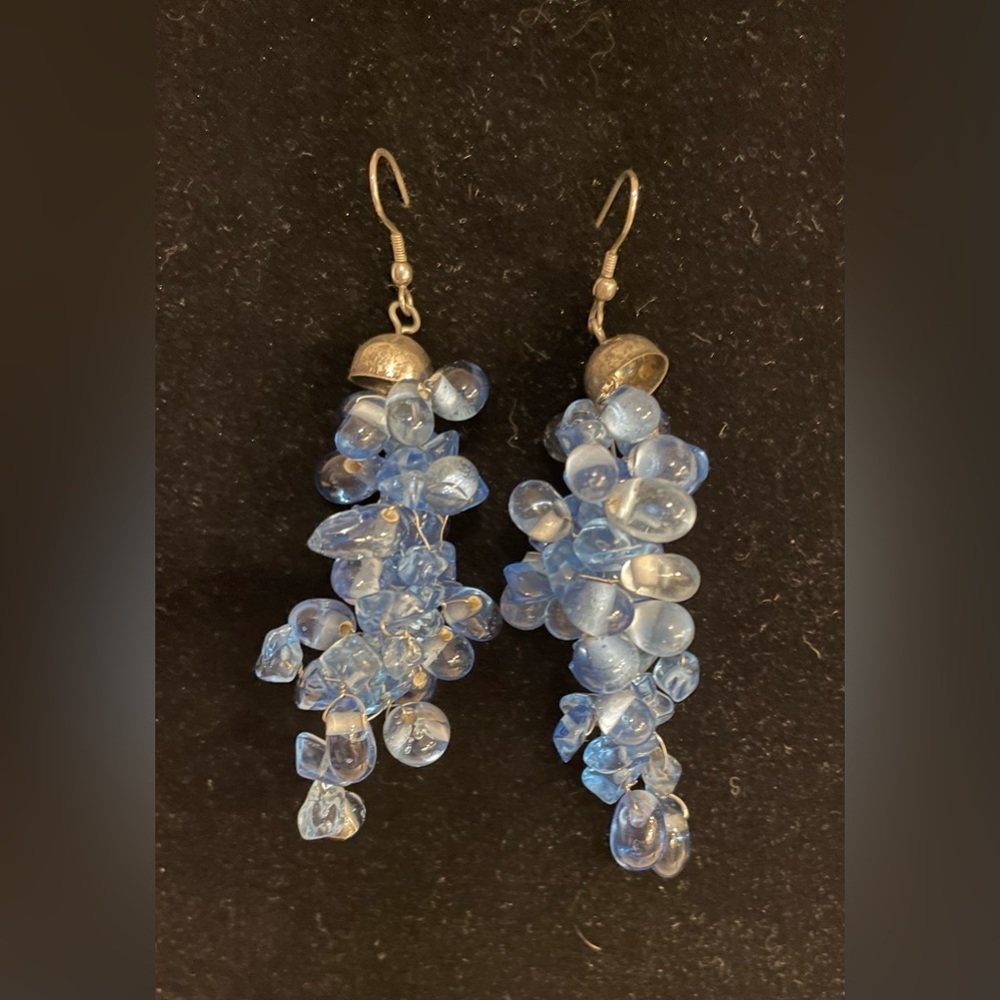 ⭐️$10 or 3 for $15 ⭐️ Blue Glass Cluster Earrings